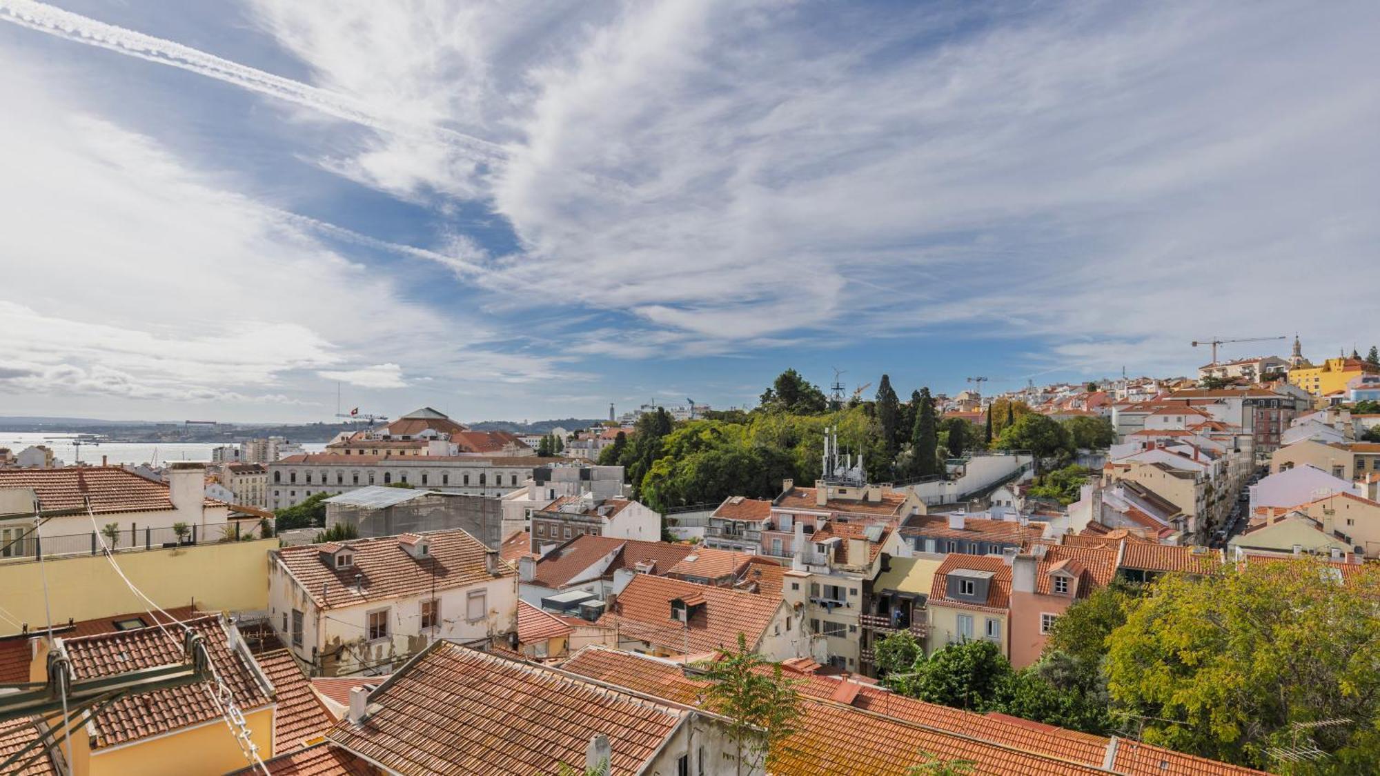 Sunny Design Apt In Praca Das Flores By Lovelystay Lisboa المظهر الخارجي الصورة