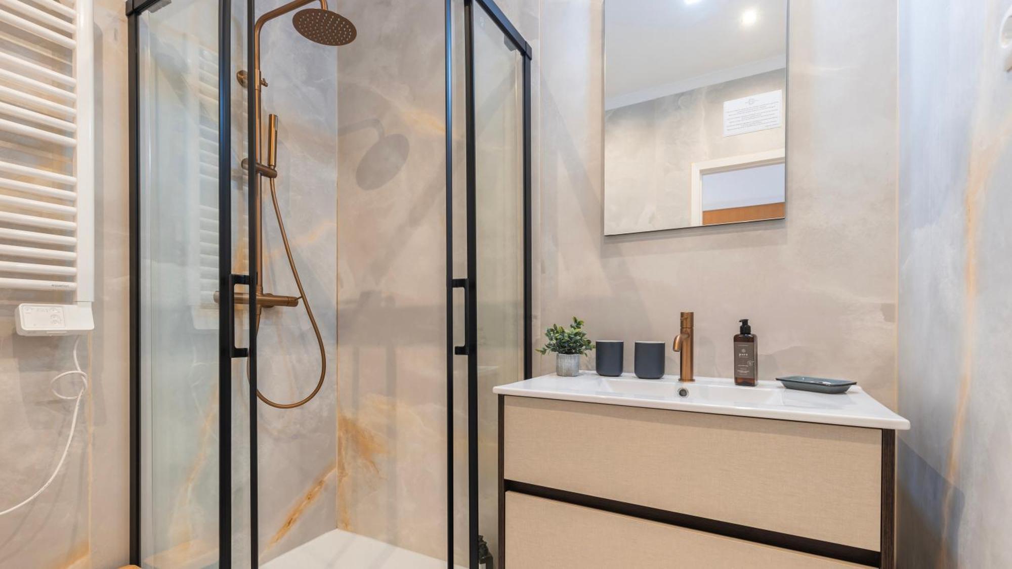 Sunny Design Apt In Praca Das Flores By Lovelystay Lisboa المظهر الخارجي الصورة